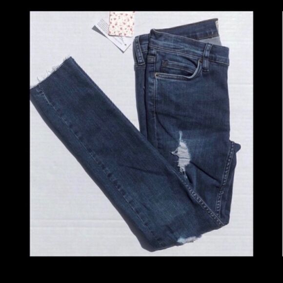 FREE PEOPLE REAGAN DESTROYED BUTTON FRONT JEANS - Picture 3 of 6